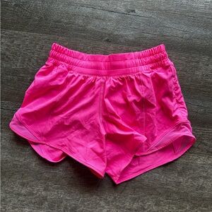 NWOT Lululemon RARE Dark Prism Hotty Hot 4” shorts